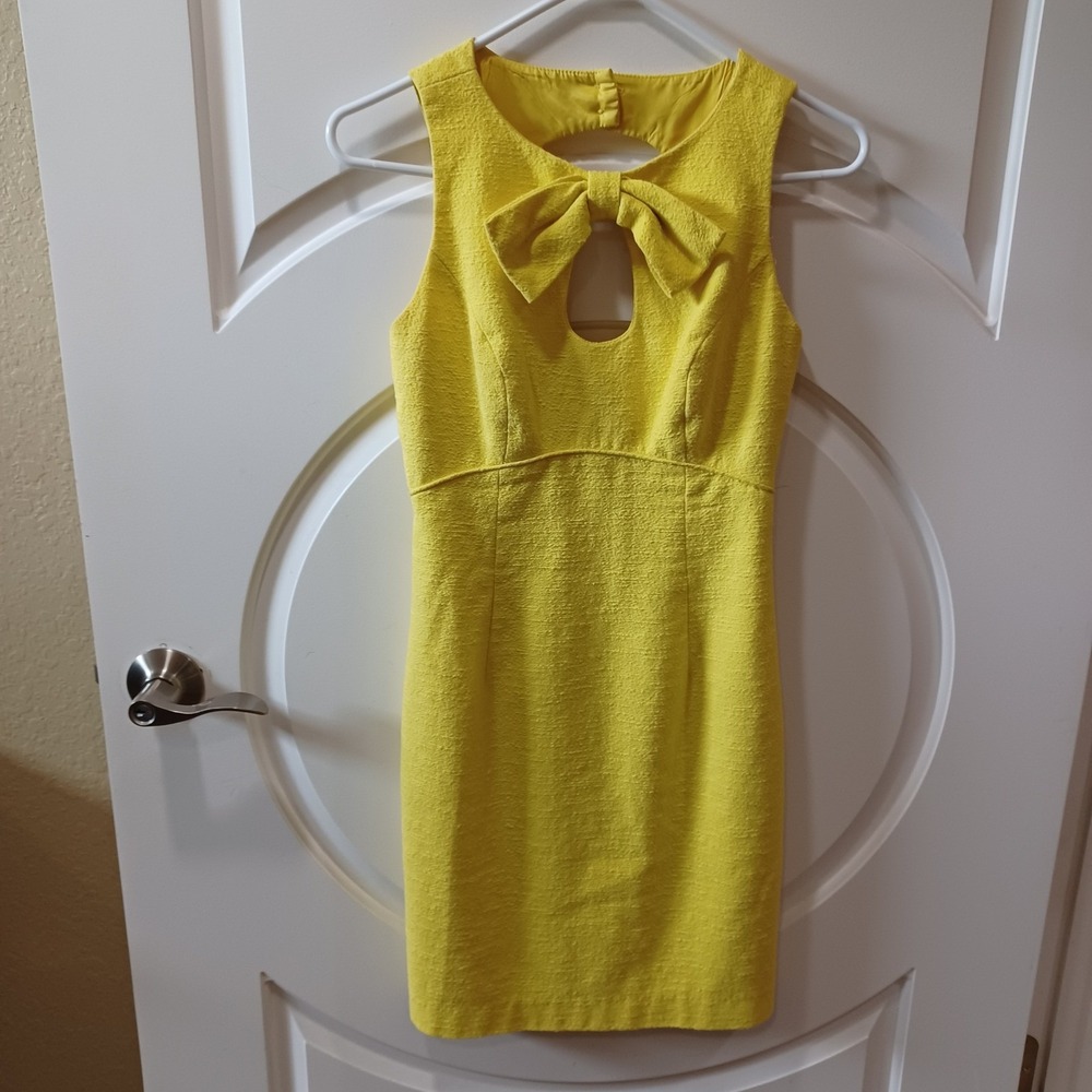 Trina Turk Yellow Textured Bow Neck Cutout Sheath Dress Size 0 Keyhole‎ Back - Picture 2 of 14
